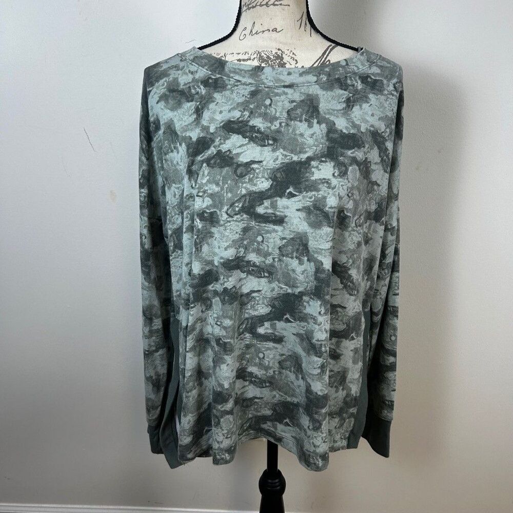Wonderly Studio Sweatshirt Womens XL Green Camo Print Long Sleeve High Low Hem